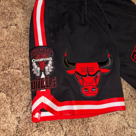 NBA final champions Chicago Bulls NWT men’s shorts L (make an offer) - Picture 3 of 7